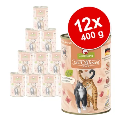 GranataPet DeliCATessen, 12 puszek po 400 g. Na etykiecie widoczne dwa koty, napis: Paté, kaczka i królik, oraz niemiecka flaga. Zestaw ułożony w piramidę.