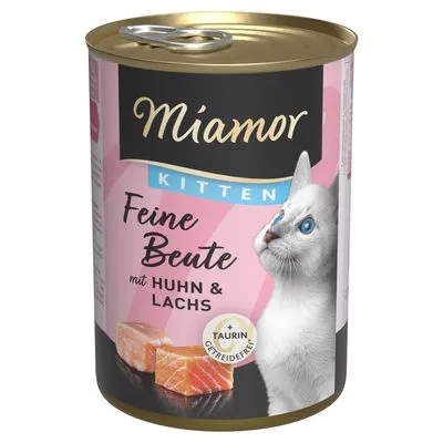 Miamor Kitten Feine Beute met Huhn & Lachs, afbeelding van witte kitten, stukjes kip en zalm, tekst: + Taurin, graanvrij