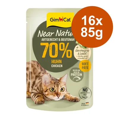 GimCat Near Nature 70 % Huhn Chicken, soft pâté, riche en protéines, sans céréales ni sucre ajouté, 16 x 85 g. Texte en anglais et allemand visible sur l'emballage.