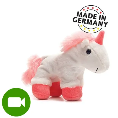 Pluszowy jednorożec z różowymi elementami, napis Made in Germany. Ikona wideo w lewym dolnym rogu.
