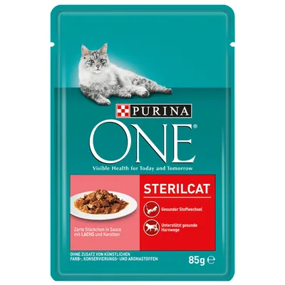 Purina ONE Sterilcat, 85 g. Texto visível em alemão: Zarte Stückchen in Sauce mit Lachs und Karotten. Sem adição de corantes, conservantes ou aromatizantes artificiais.