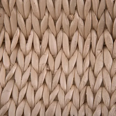 Lähikuva punotusta luonnonmateriaalista, beige väri, mahdollisesti huonekaluihin tai asusteisiin.