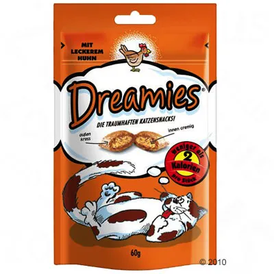 Sachet Dreamies 60g, snacks pour chats au poulet, texte en allemand : moins de 2 calories par pièce, croquant à l’extérieur, crémeux à l’intérieur. Illustration de chat et poule. Sachet Dreamies 60g, snacks pour chats au poulet, texte en allemand : moins de 2 calories par pièce, croquant à l’extérieur, crémeux à l’intérieur. Illustration de chat et poule.