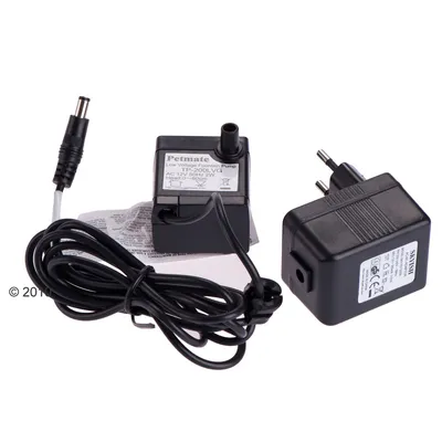 Petmate bomba de fuente de baja tensión con adaptador, AC 17V, 50/60Hz, 2W. Incluye cable y manual de instrucciones.