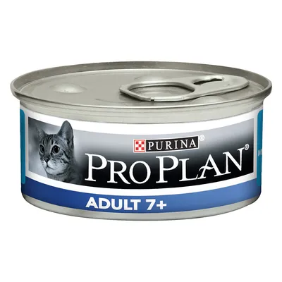 Purina Pro Plan ADULT 7+ puszka z wizerunkiem kota, widoczna etykieta produktu dla kotów powyżej 7 lat.