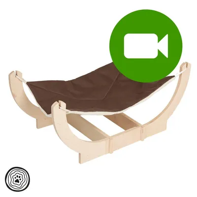 Przycisk odtwarzania filmu. Kliknij tutaj, aby obejrzeć wideo produktu: hamak z drewnianą ramą i brązowym materiałem. Przycisk odtwarzania filmu. Kliknij tutaj, aby obejrzeć wideo produktu: hamak z drewnianą ramą i brązowym materiałem.