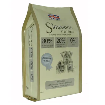 Simpsons Premium sucha karma dla psów, 80% kurczak/ryba/indyk, 20% owoce/warzywa/zioła, 0% zbóż. Dodatki: glukozamina, MSM, chondroityna, żurawina, prebiotyki FOS. Opakowanie 2 kg.