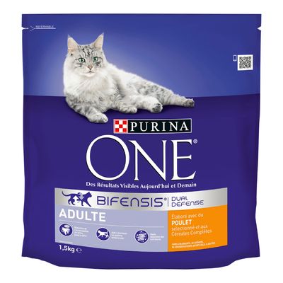 Balenie PURINA ONE Bifensis Dual Defense Adulte, 1,5 kg. Viditeľný obrázok mačky, text v cudzom jazyku, označenie ADULTE a informácie o zložení s kuracím mäsom a obilninami.