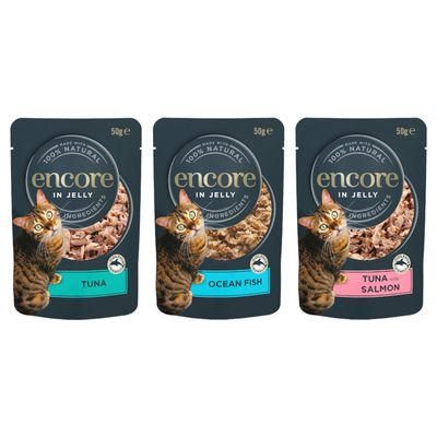 Trois sachets de nourriture pour chat Encore in Jelly 50 g : Tuna, Ocean Fish, Tuna with Salmon. Texte visible : 100% natural ingredients. Photo d’un chat sur chaque emballage.