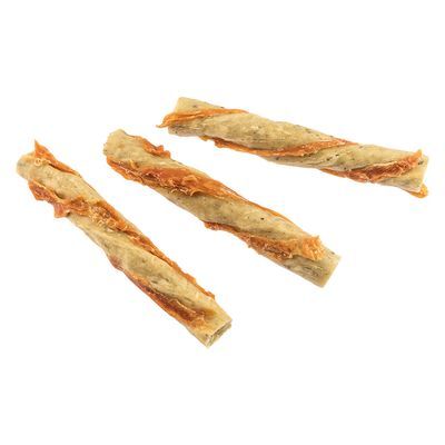 Drie gedraaide kauwsticks met een omwikkeling van gedroogd vlees, zichtbaar zonder merknaam of verpakking.
