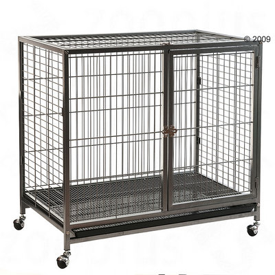 Метална клетка на колела с врата и заключалка, подходяща за домашни любимци. Видими са решетъчни стени, под и таван, както и тава в долната част.