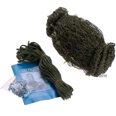Green protective net with fastening material and installation instructions. Text on instructions: 'Cat Protect'.