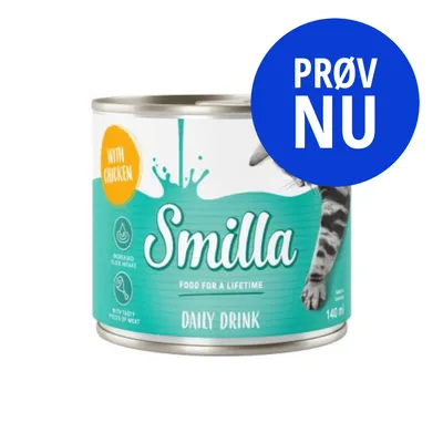 Smilla Daily Drink 140 ml dåse med teksten 'WITH CHICKEN', 'FOOD FOR A LIFETIME', 'INCREASED FLUID INTAKE', 'WITH TASTY PIECES OF MEAT' og blå cirkel med 'PRØV NU'. Smilla Daily Drink 140 ml dåse med teksten 'WITH CHICKEN', 'FOOD FOR A LIFETIME', 'INCREASED FLUID INTAKE', 'WITH TASTY PIECES OF MEAT' og blå cirkel med 'PRØV NU'.