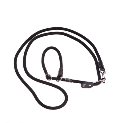 Schwarze Hundeleine aus robustem Seilmaterial mit Metallkarabinern und verstellbaren Ringen.