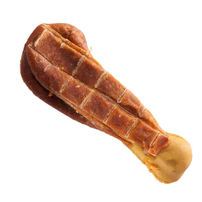 Žvýkací pamlsek ve tvaru kosti z lisovaného materiálu, hnědý se světlejšími akcenty.