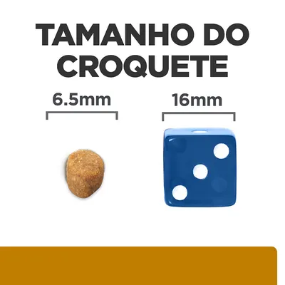 Tamanho do croquete: 6,5 mm ao lado de um dado azul de 16 mm para comparação visual.