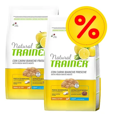 Due confezioni di Natural Trainer con carni bianche fresche, yucca schidigera, estratto di fagiolo, per cani small & toy light. Simbolo percentuale rosso su sfondo giallo.
