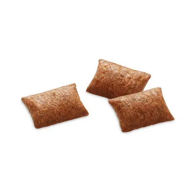 Tre bruna, kuddeformade snacks med slät yta, lämpliga som godis eller tillskott för husdjur.