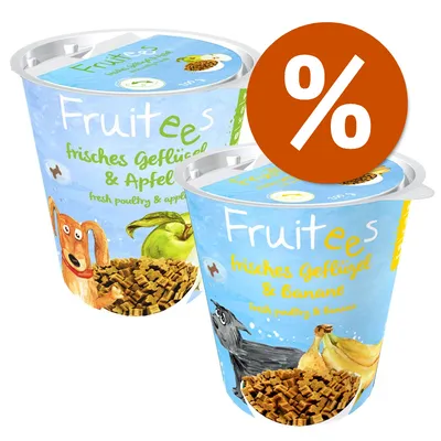 Due confezioni Fruitees: una con scritta 'frisches Geflügel & Apfel', l'altra 'frisches Geflügel & Banane'. Simbolo percentuale bianco su sfondo arancione in alto a destra.