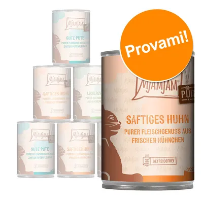 Scatolette MjAMjAM per gatti, vari gusti visibili: Saftiges Huhn, Gute Pute, Leckeres Rind. Etichetta arancione con testo 'Provami!'. Testo in tedesco sulle confezioni.