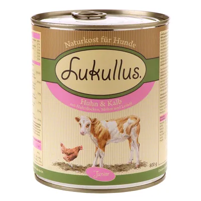 Консерва для собак Lukullus, Huhn & Kalb, 800 г. Видны изображения цыплёнка и телёнка, надписи: Naturkost für Hunde, Junior, mit Haferflocken, Möhre und Leinöl.