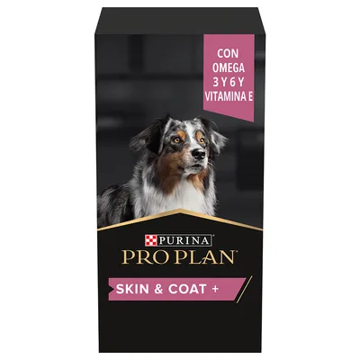 Purina Pro Plan Skin & Coat +, con omega 3 y 6 y vitamina E. Imagen de un perro en el envase. Purina Pro Plan Skin & Coat +, con omega 3 y 6 y vitamina E. Imagen de un perro en el envase.