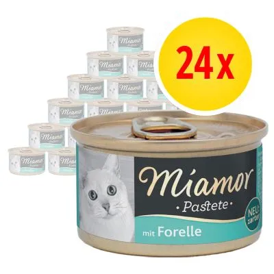Miamor Pastete mit Forelle, 24-pack burkar med kattmat. Stor gul cirkel med röd text: 24x. Bild på vit katt synlig på burkarnas etikett. Miamor Pastete mit Forelle, 24-pack burkar med kattmat. Stor gul cirkel med röd text: 24x. Bild på vit katt synlig på burkarnas etikett.