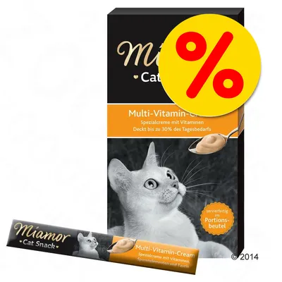 Miamor Cat Snack Multi-Vitamin-Cream -pakkaus ja annospussi, oranssi tarjousmerkki, teksti saksaksi: Spezialcreme mit Vitaminen, Deckt bis zu 30% des Tagesbedarfs
