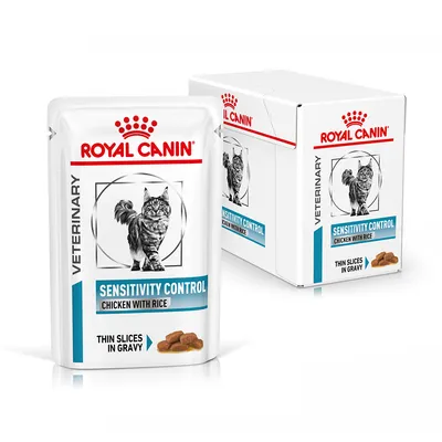 Royal Canin Veterinary Sensitivity Control Chicken with Rice, thin slices in gravy. Afbeelding van kat op verpakking en doos.
