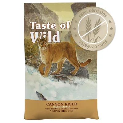 Sac Taste of the Wild Canyon River Feline Formula, texte visible : with trout & smoked salmon, a grain-free diet, pastille sans céréales.