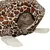 Cuccia per gatti con motivo giraffa e fondo in peluche bianco, gatto che guarda fuori dall’apertura rotonda.