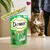 Dreamies Katzensnacks, 60g, unwiderstehlich für Katzen und Kätzchen, mit Katzenminze-Geschmack. Verpackung zeigt spielende Katze und Pflanze.