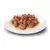 Krupni plan komada mesa u umaku na bijelom tanjuru, prikaz kao primjer konzistencije i prezentacije proizvoda.