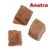 Tre cubetti di snack per animali, colore beige chiaro, con la scritta rossa 'Anatra' in alto a destra.