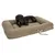 Hund auf einem rechteckigen, beigen Hundebett mit Griff und sichtbarem Schriftzug 'Colife'.