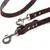 Laisse pour chien en cuir brun avec deux mousquetons métalliques et rivets visibles, poignée intégrée. Matériaux : cuir et métal.