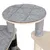 Arbre à chat avec plateformes en bois clair, coussins gris matelassés et poteaux recouverts de tissu gris et sisal visible pour griffer.