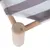 Detailweergave van een houten frame met gestreepte bekleding in grijs en wit.