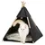 Tipi nero con pali in legno e cuscino morbido, gatto bianco all'ingresso. Marchio Trixie visibile.