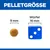 Pelletgrösse: Rundes Pellet mit Durchmesser 9 mm und blauer Würfel mit Kantenlänge 16 mm im Grössenvergleich.