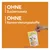 Texte en allemand : OHNE Zuckerzusatz, OHNE Konservierungsstoffe. Main tenant un sachet GimCat Multi-Vitamin Tabs pour chat, quelques comprimés visibles.