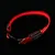 Collier pour chien en nylon rouge avec boucle noire, anneau métallique et plaque visible portant le nom de la marque NOMAD TALES.
