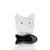Figurine en céramique blanche en forme de chat tenant un poisson noir dans sa bouche, deux trous visibles sur le visage.