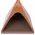 Abris en carton en forme de tipi avec surface intérieure en carton ondulé, motifs de plumes colorées visibles sur les parois extérieures.