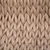 Nahaufnahme eines geflochtenen Naturmaterials, beige Farbe, möglicherweise für Möbel oder Accessoires.