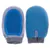 Zwei blaue Pflegehandschuhe mit Gummiborsten auf einer Seite und Stoffoberfläche auf der anderen, geeignet für Fellpflege.