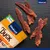 Vitakraft pure Duck Filets, korn- og tilsætningsstoffri, genanvendelig emballage. Tre andefiletsstrimler synlige ved siden af produktets emballage. Vitakraft pure Duck Filets, korn- og tilsætningsstoffri, genanvendelig emballage. Tre andefiletsstrimler synlige ved siden af produktets emballage.