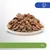 Bord met stukjes natvoer in saus, zichtbaar kleine groentestukjes. Pictogram kalkoen en label '7+' rechtsonder in beeld.