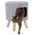Grauer Hocker mit Holzbeinen und integriertem Katzenversteck. Katze tritt aus der Öffnung hervor.