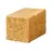 Een beige kubus van geperst materiaal, mogelijk een snack of voederblok voor dieren.